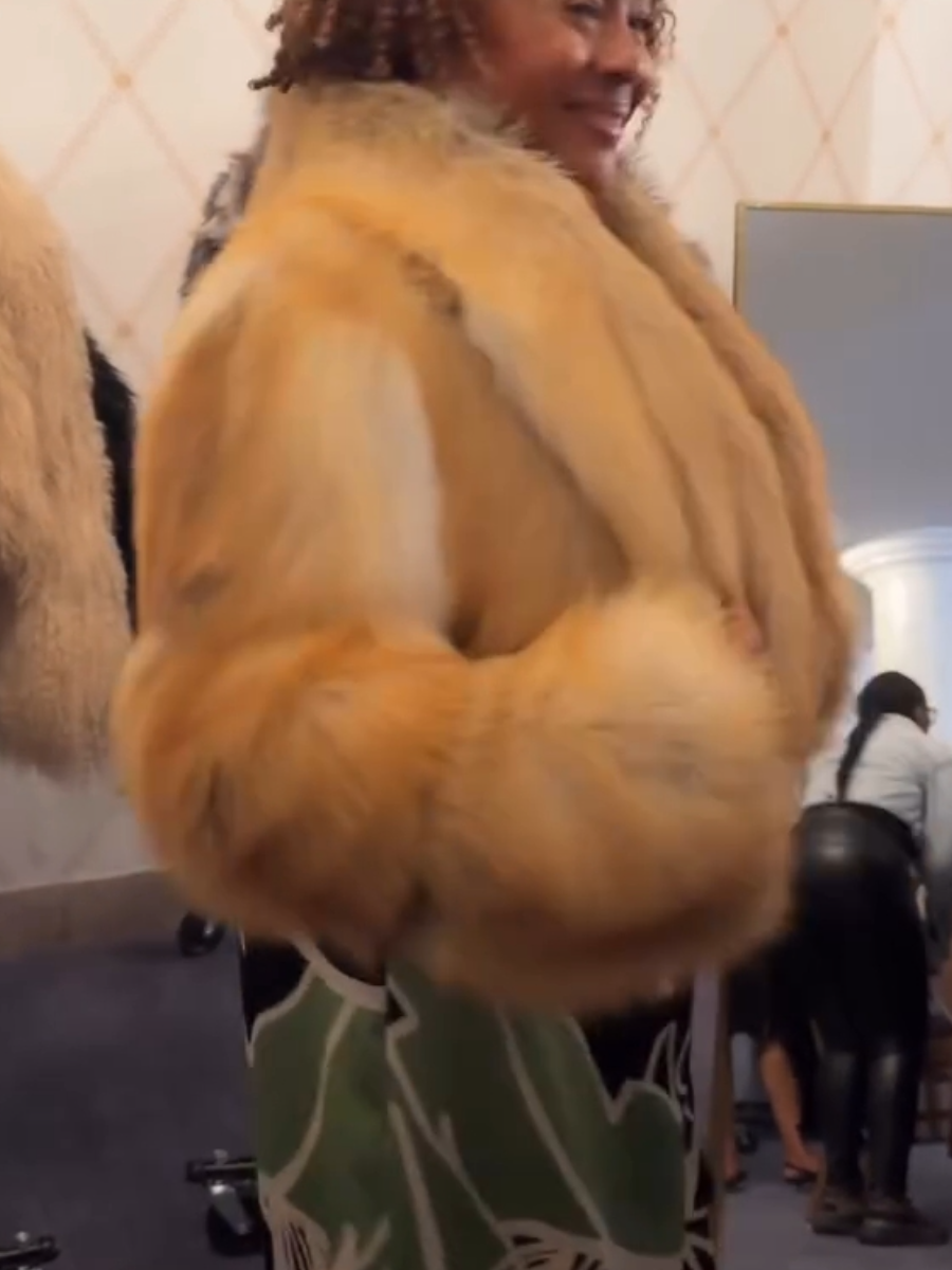 Autumn Short-Length Plus-Size Fur Coat